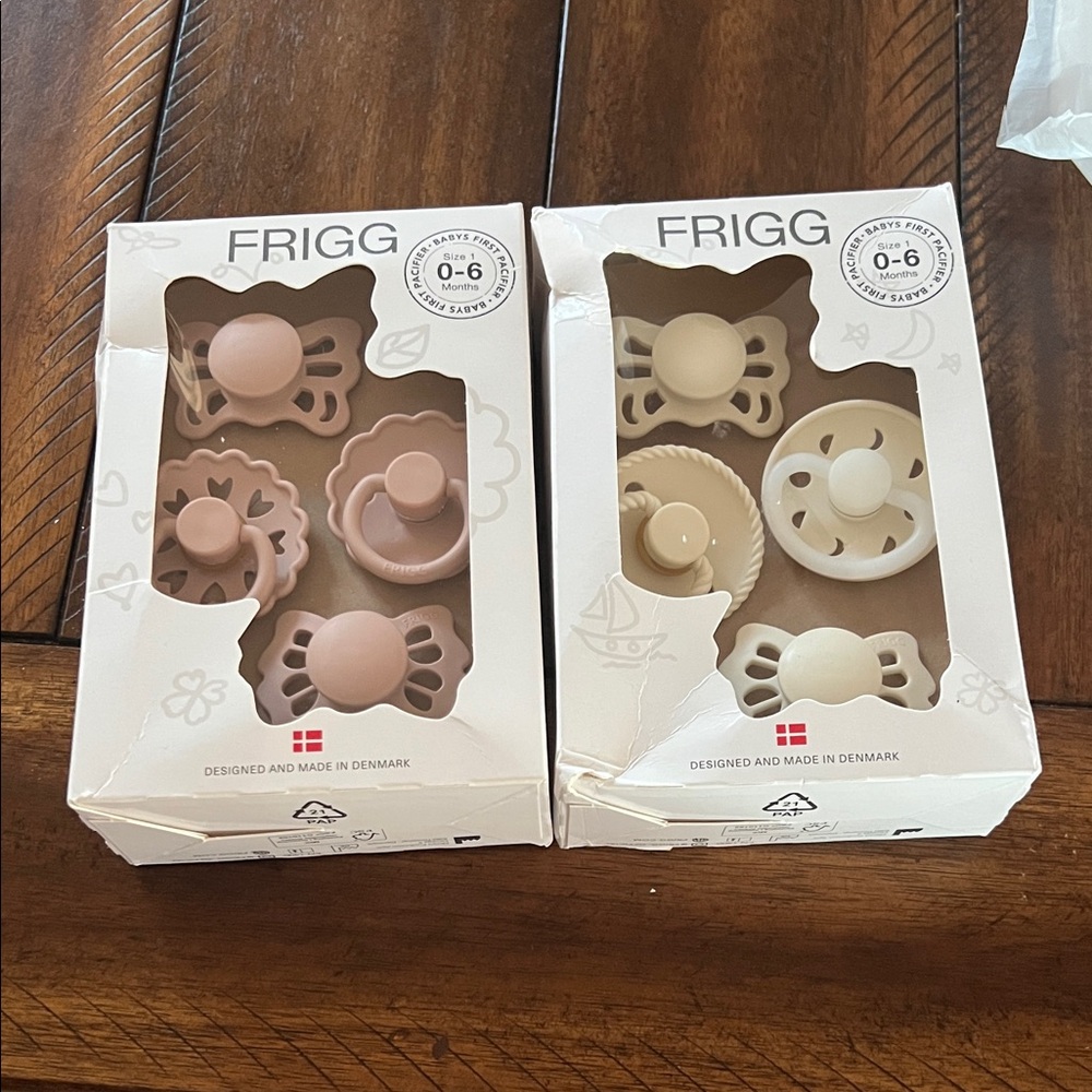 FRIGG 0-6M baby’s first  Pacifier Set - Blush & Cream NWT size 1